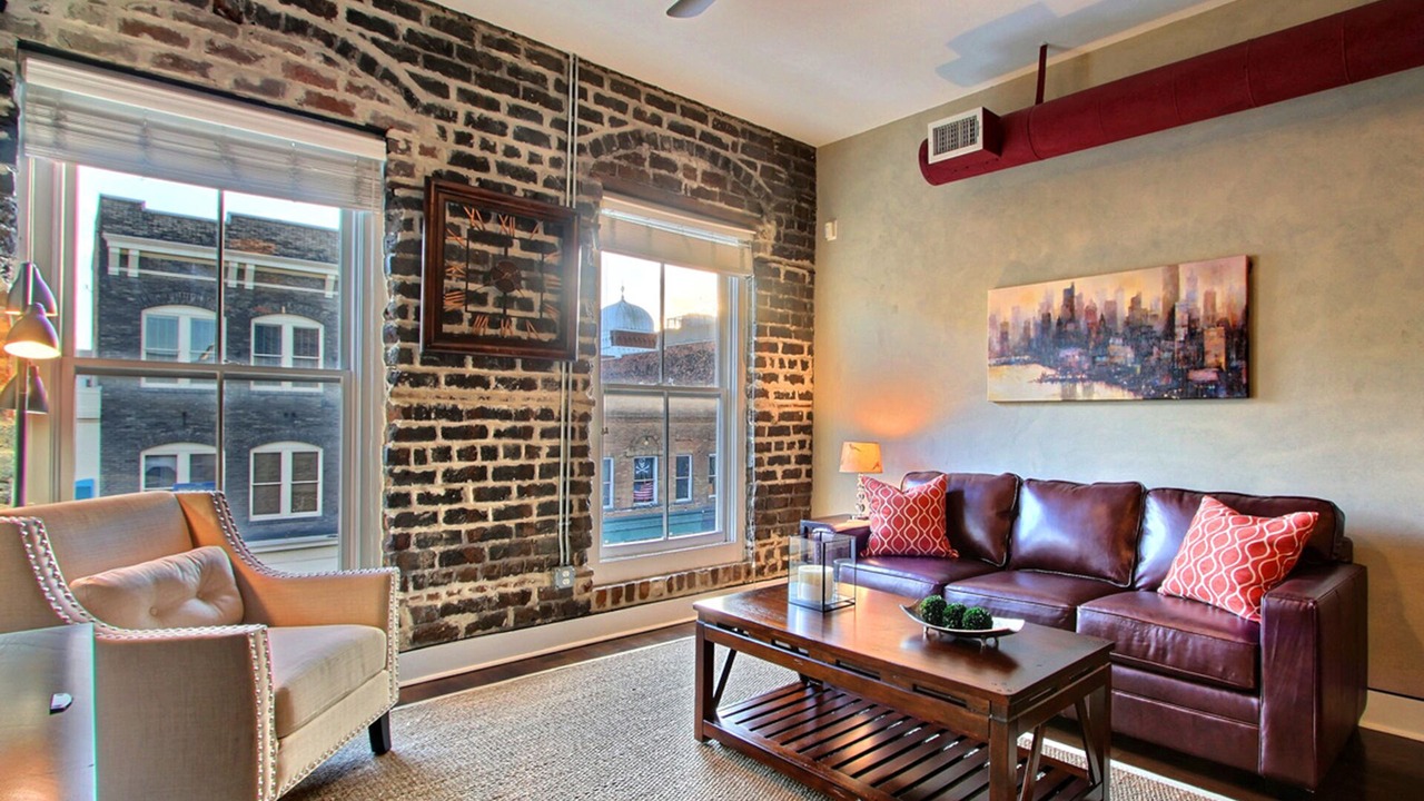 Photo of Livingroom in Historic District - North