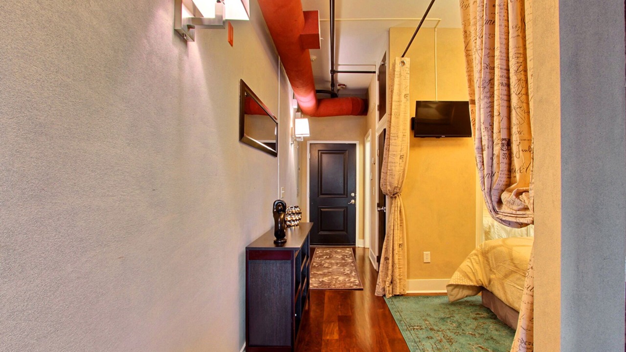 Photo of Bedroom in Historic District - North