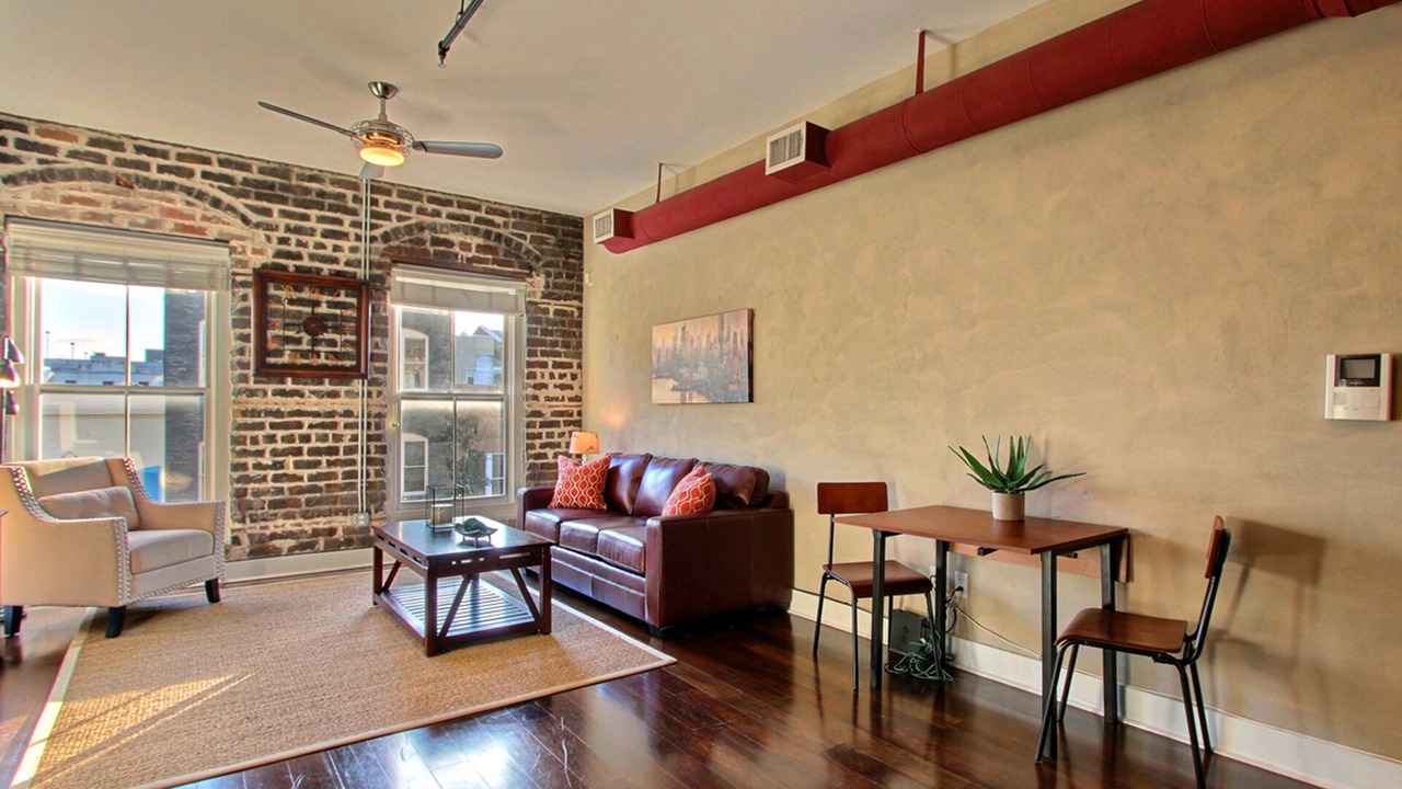 Photo of Livingroom in Historic District - North