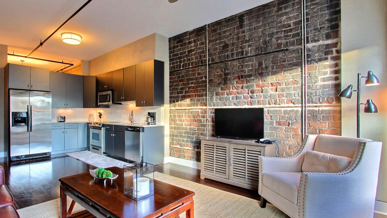 Photo of Livingroom in Historic District - North