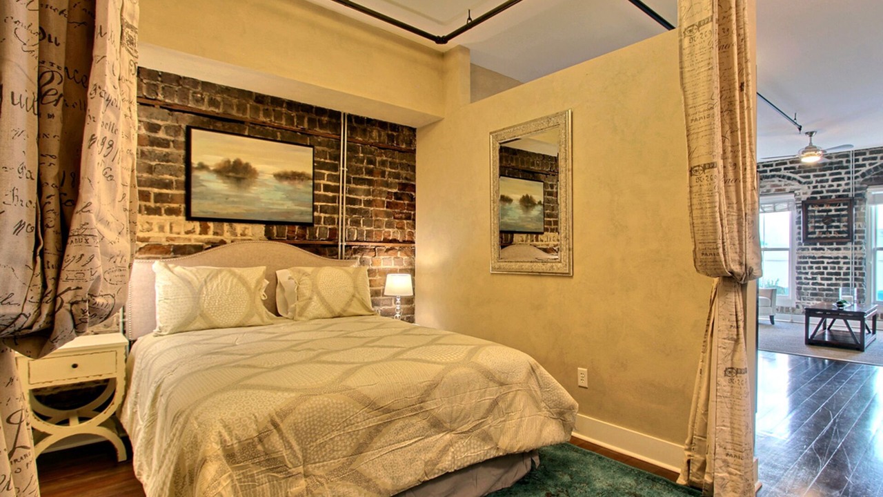 Photo of Bedroom in Historic District - North