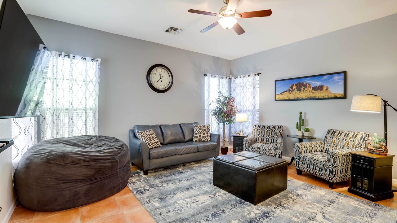Photo of Livingroom in Canyon Trails