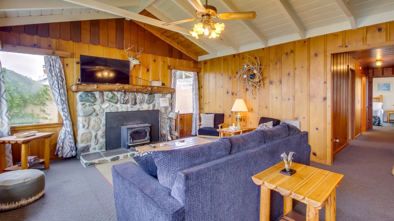 Photo of Livingroom in Smith River