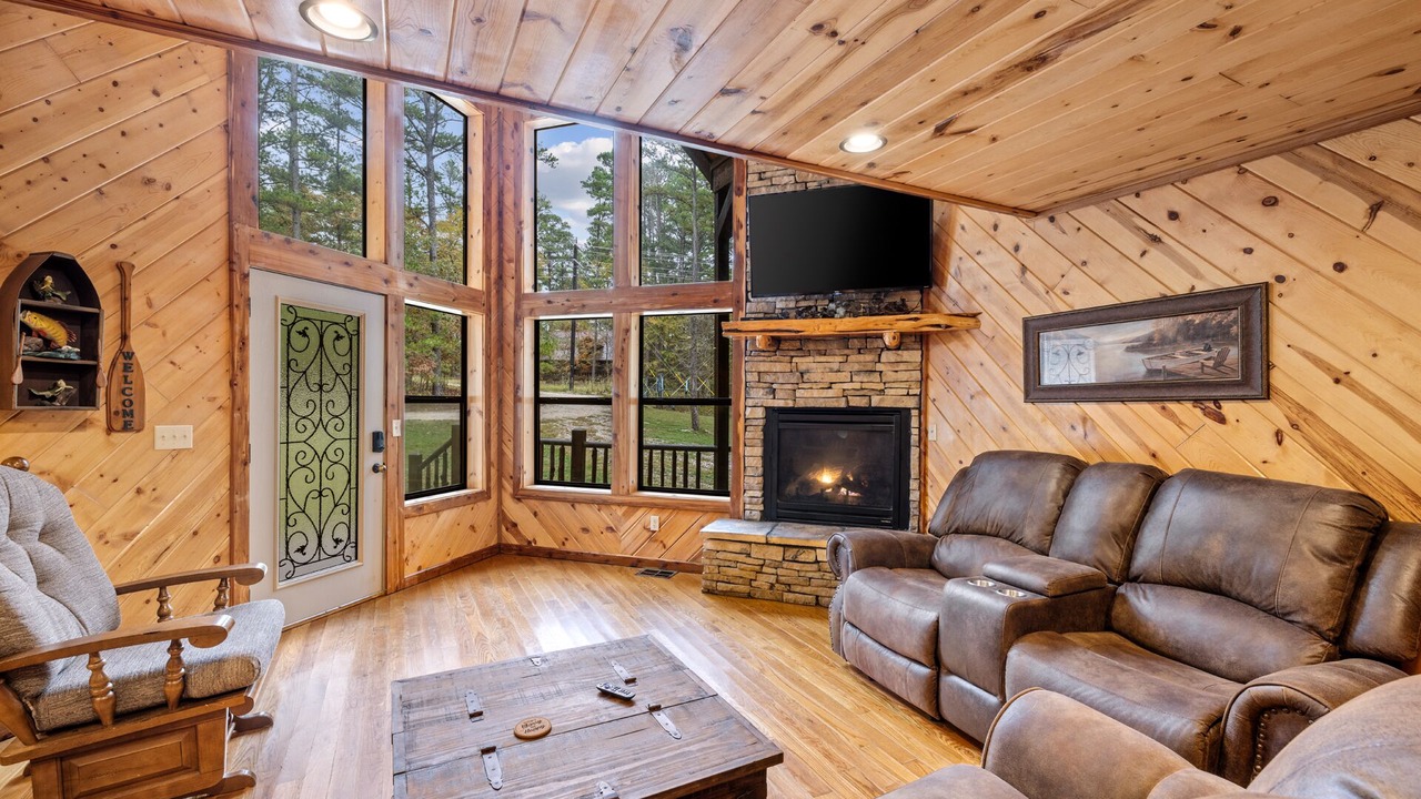 Photo of Livingroom in Broken Bow