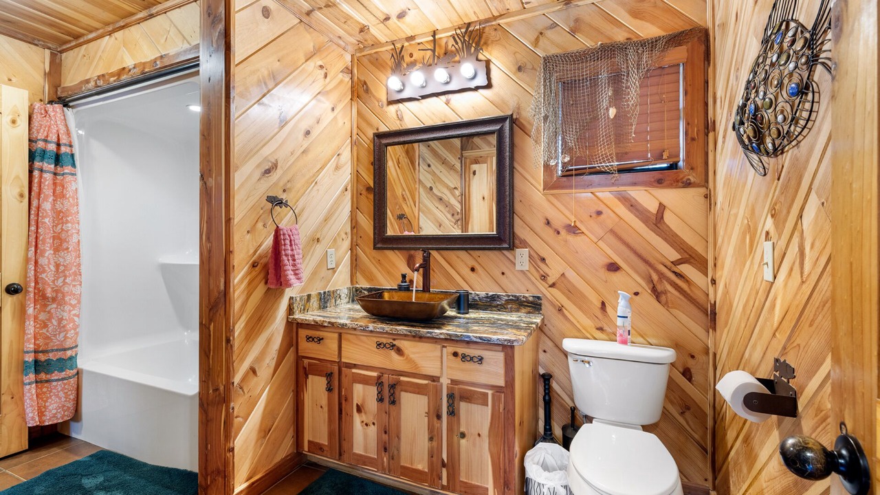 Photo of Bathroom in Broken Bow