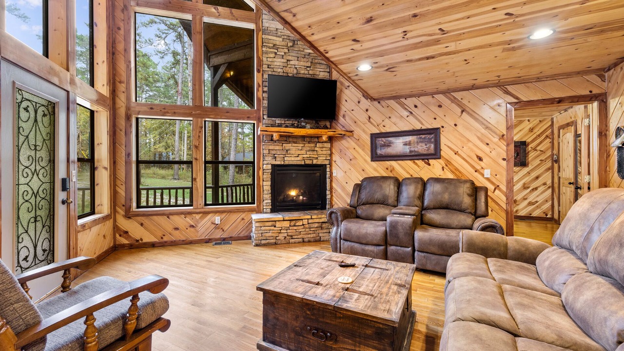 Photo of Livingroom in Broken Bow