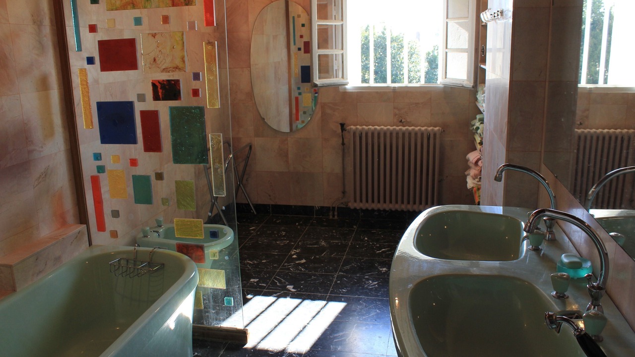 Photo of Bathroom in Angles