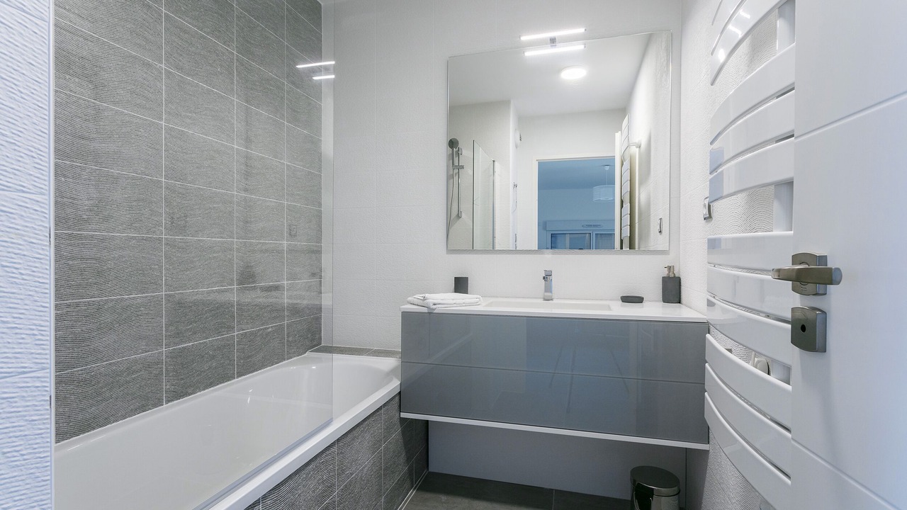 Photo of Bathroom in Aiguerelles
