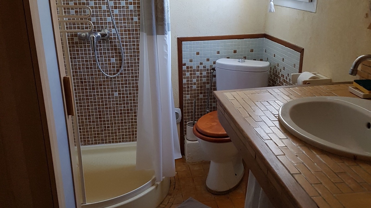 Photo of Bathroom in Floure