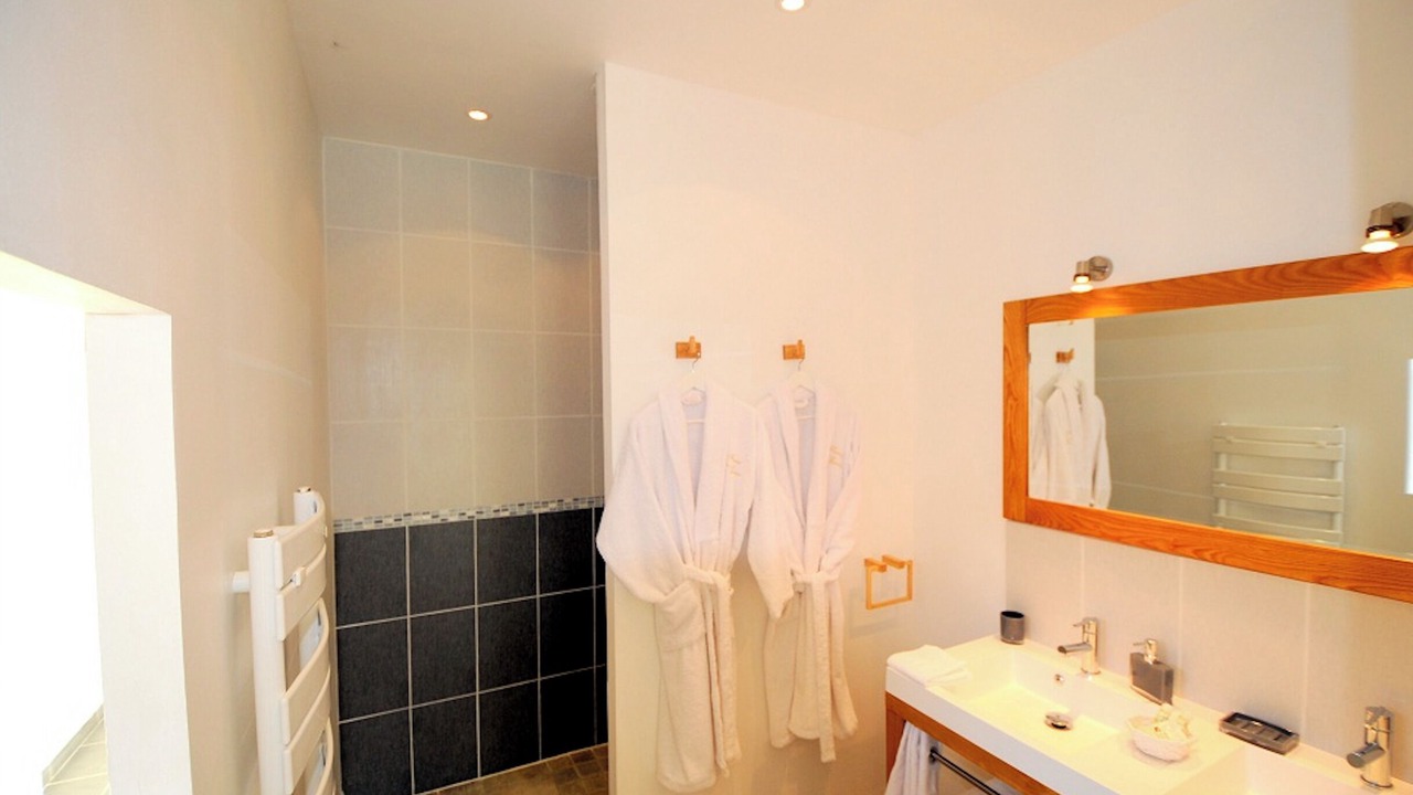 Photo of Bathroom in Louans