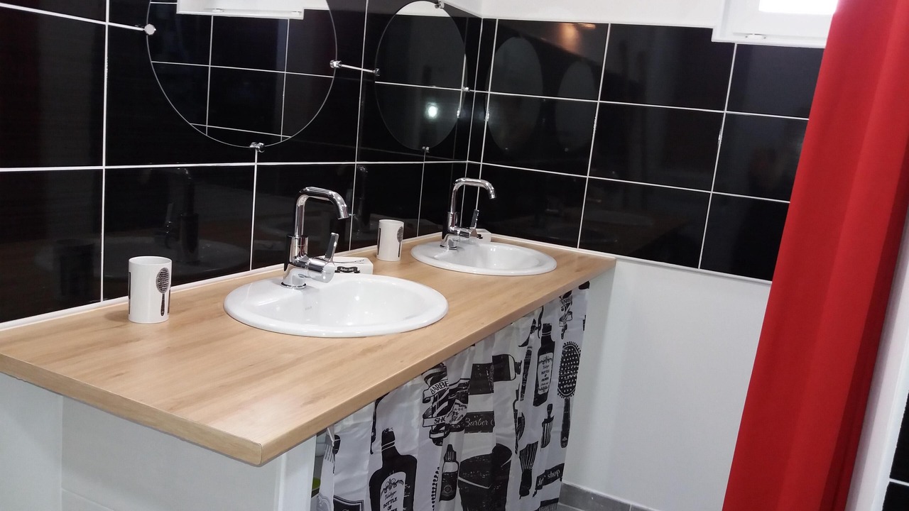 Photo of Bathroom in Incheville