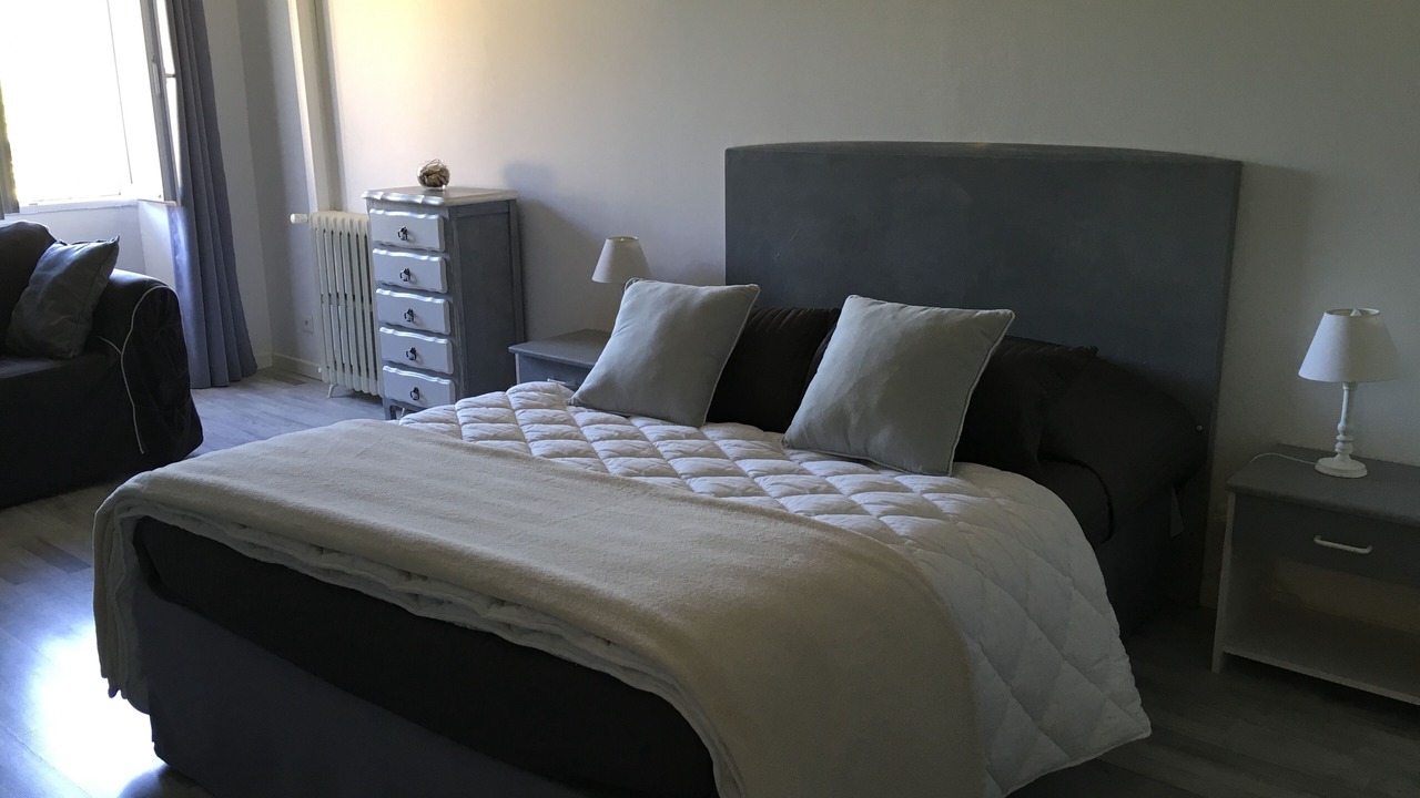 Photo of Bedroom in Castelnau-de-Montmiral