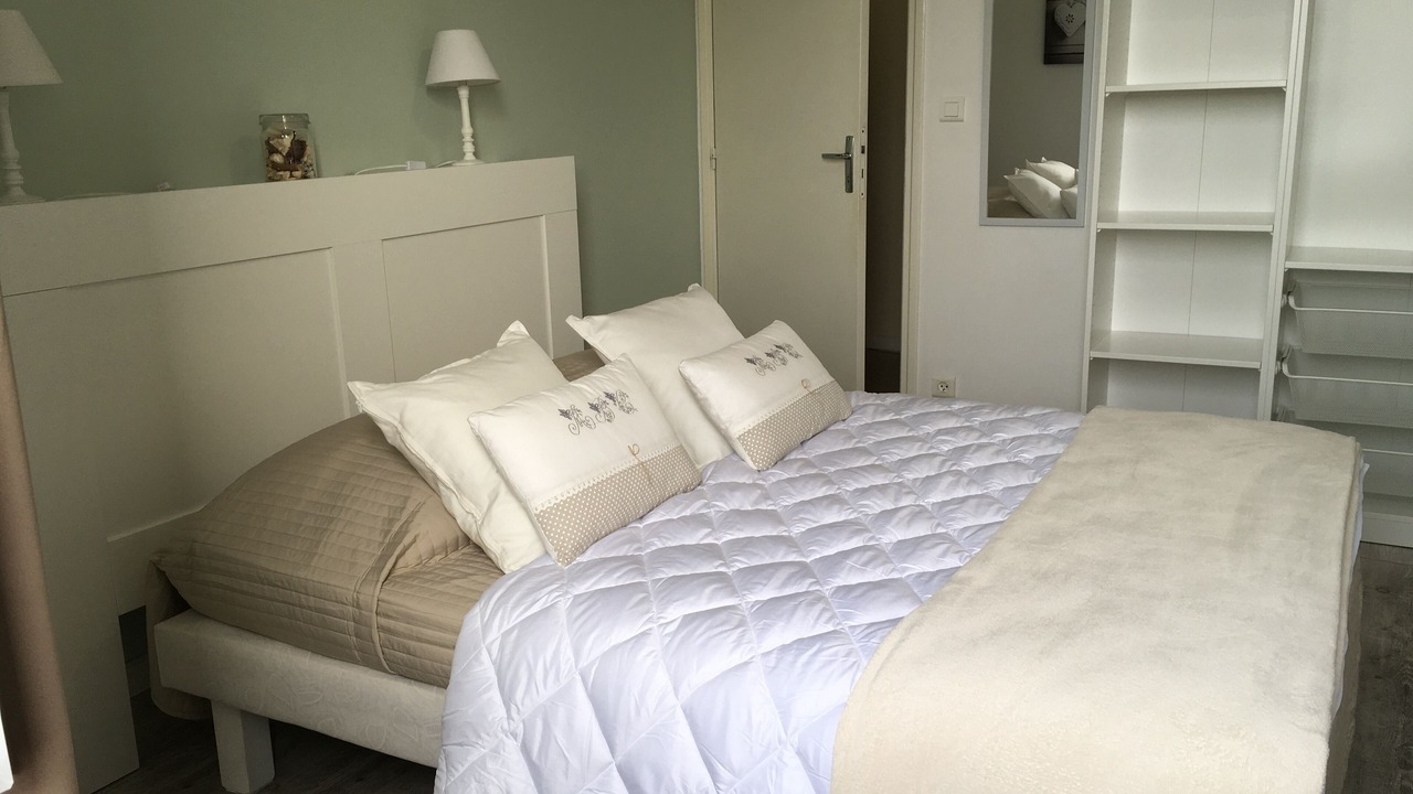 Photo of Bedroom in Castelnau-de-Montmiral