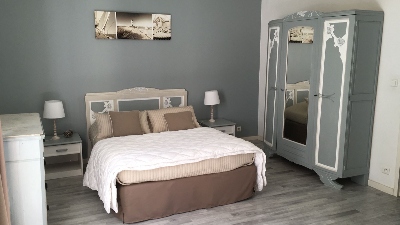 Photo of Bedroom in Castelnau-de-Montmiral