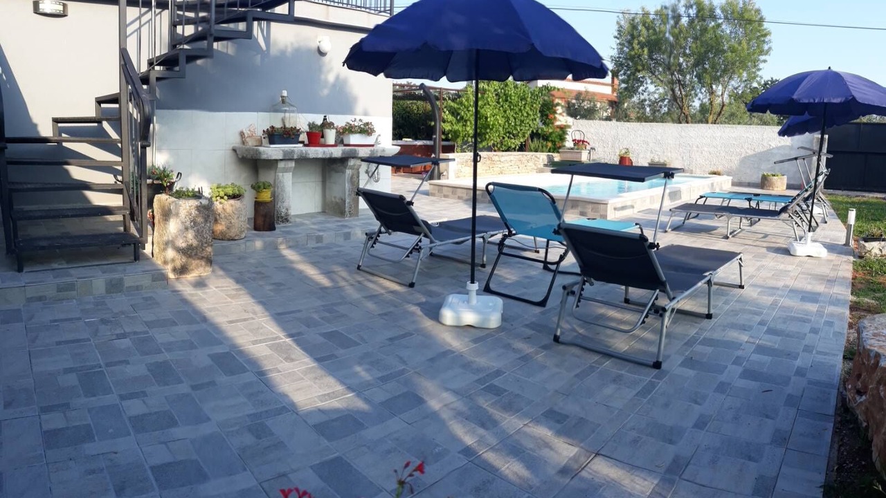 Photo of Patio Balcony in Gajana