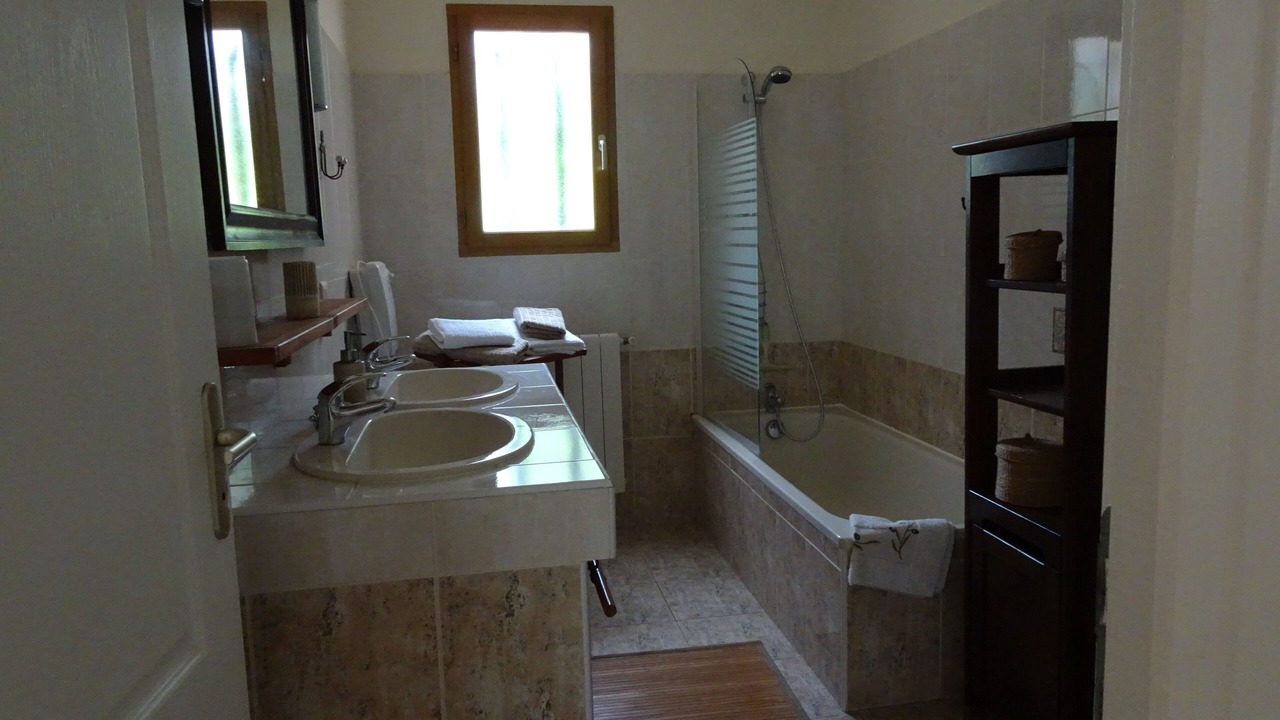 Photo of Bathroom in Garrigues-Sainte-Eulalie