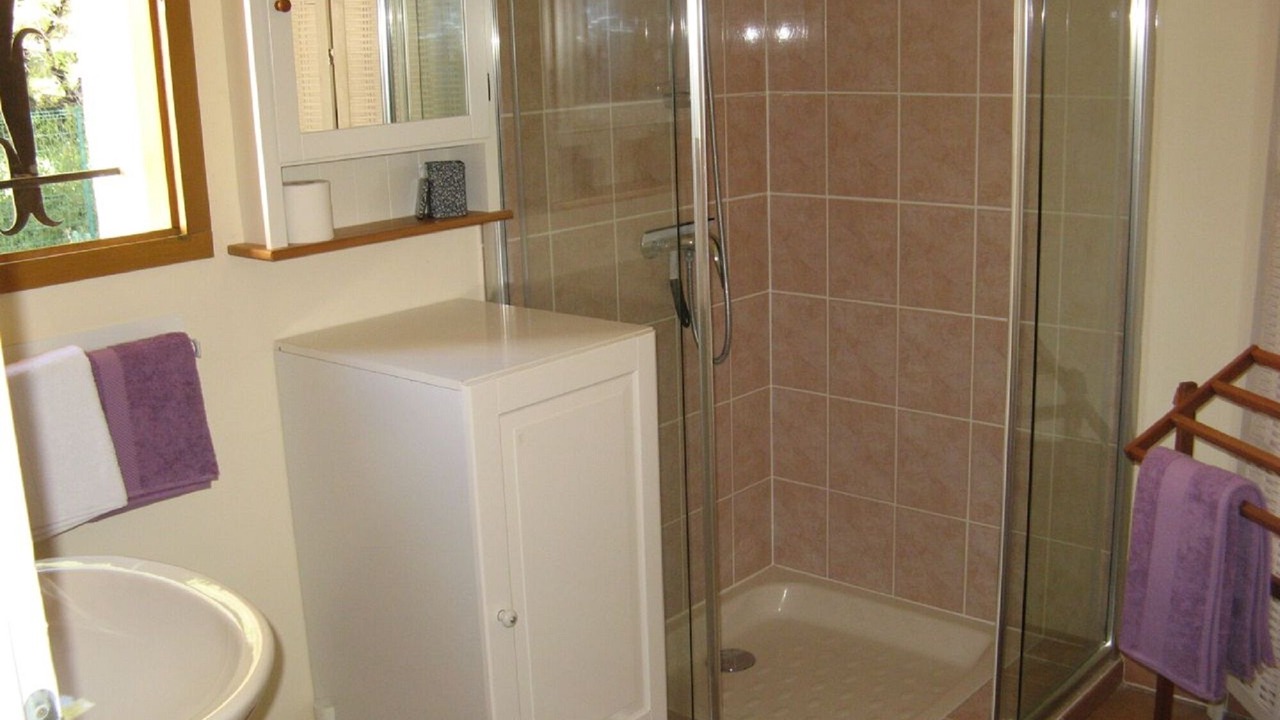 Photo of Bathroom in Garrigues-Sainte-Eulalie