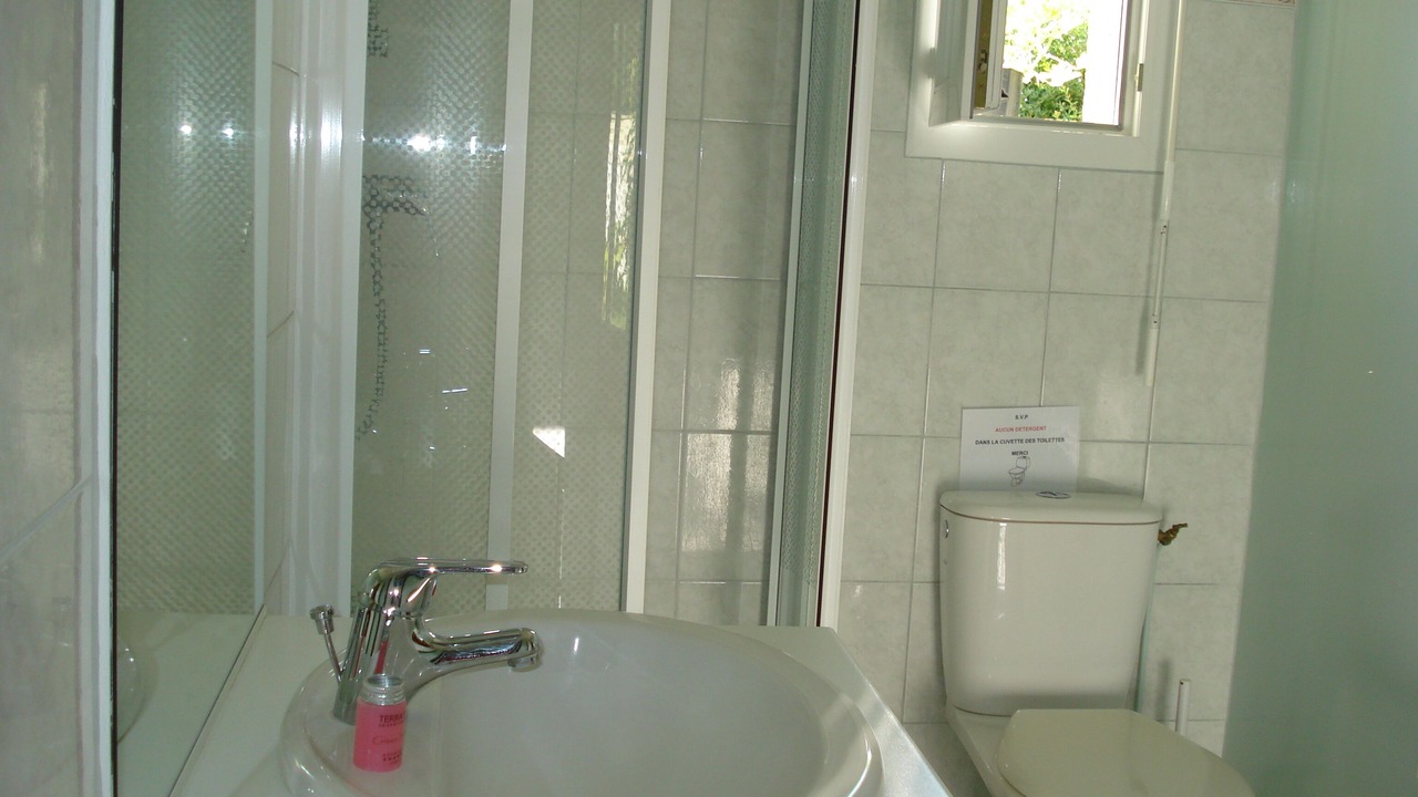 Photo of Bathroom in Serquigny