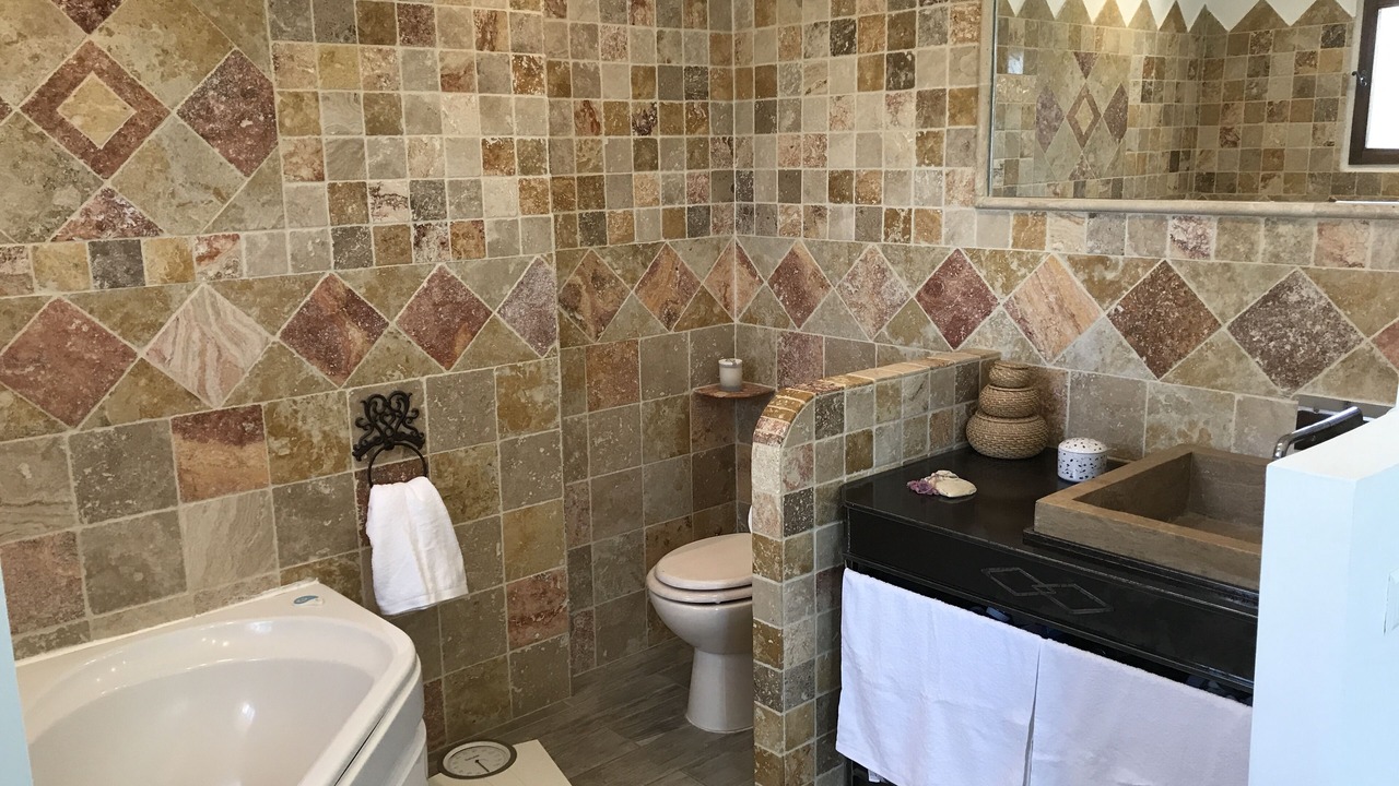 Photo of Bathroom in Ongles