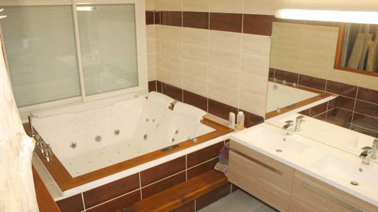 Photo of Bathroom in Nyls