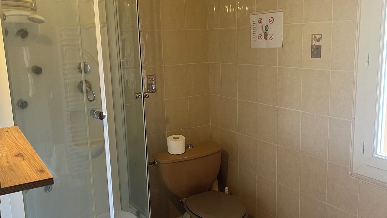 Photo of Bathroom in Planes