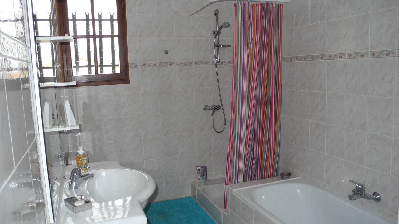 Photo of Bathroom in Castelnau-de-Guers
