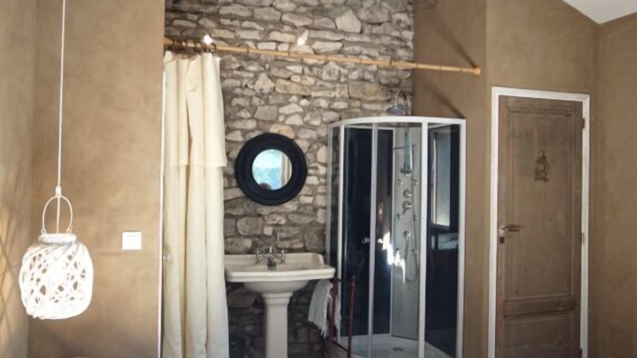 Photo of Bathroom in Monflanquin
