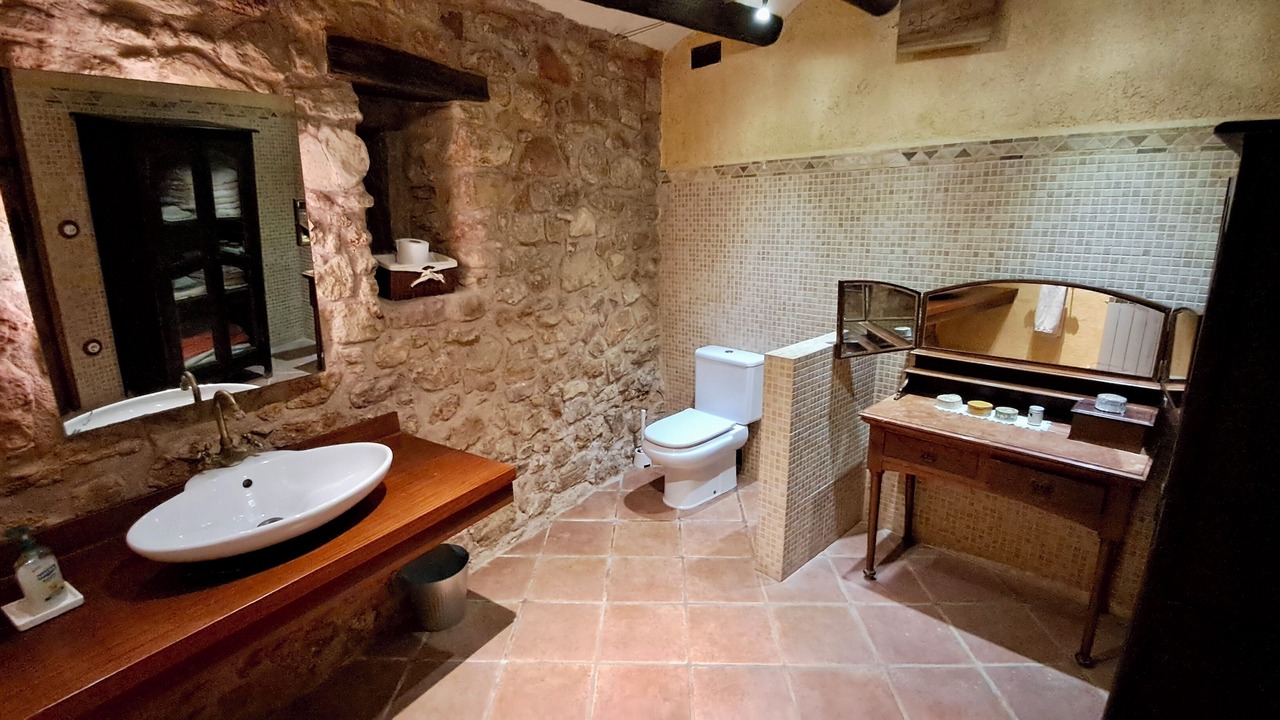 Photo of Bathroom in Pontons
