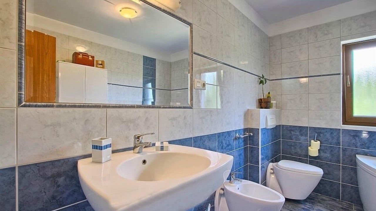 Photo of Bathroom in Sisan