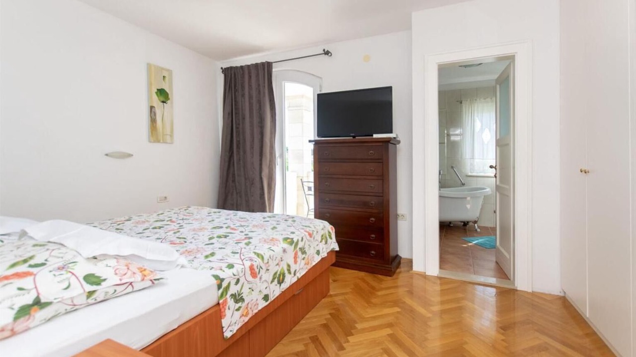 Photo of Bedroom in Mirce