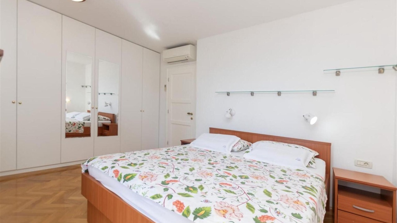 Photo of Bedroom in Mirce