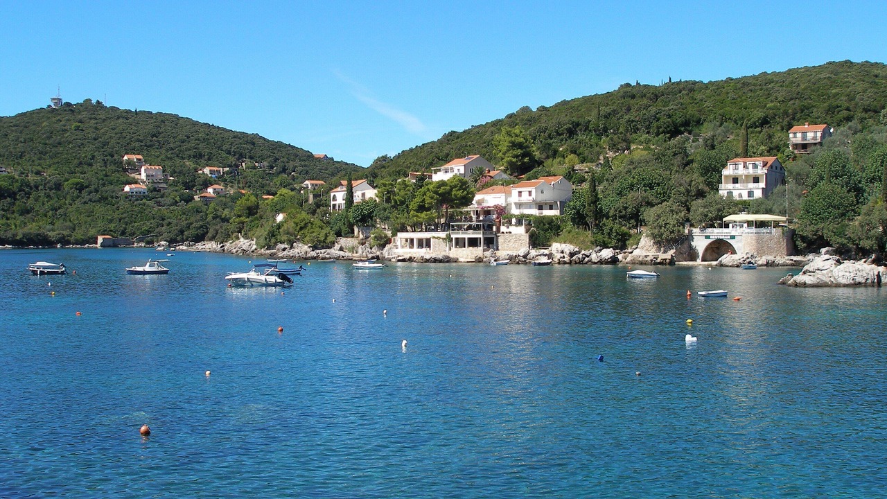 Photo of Others in Molunat