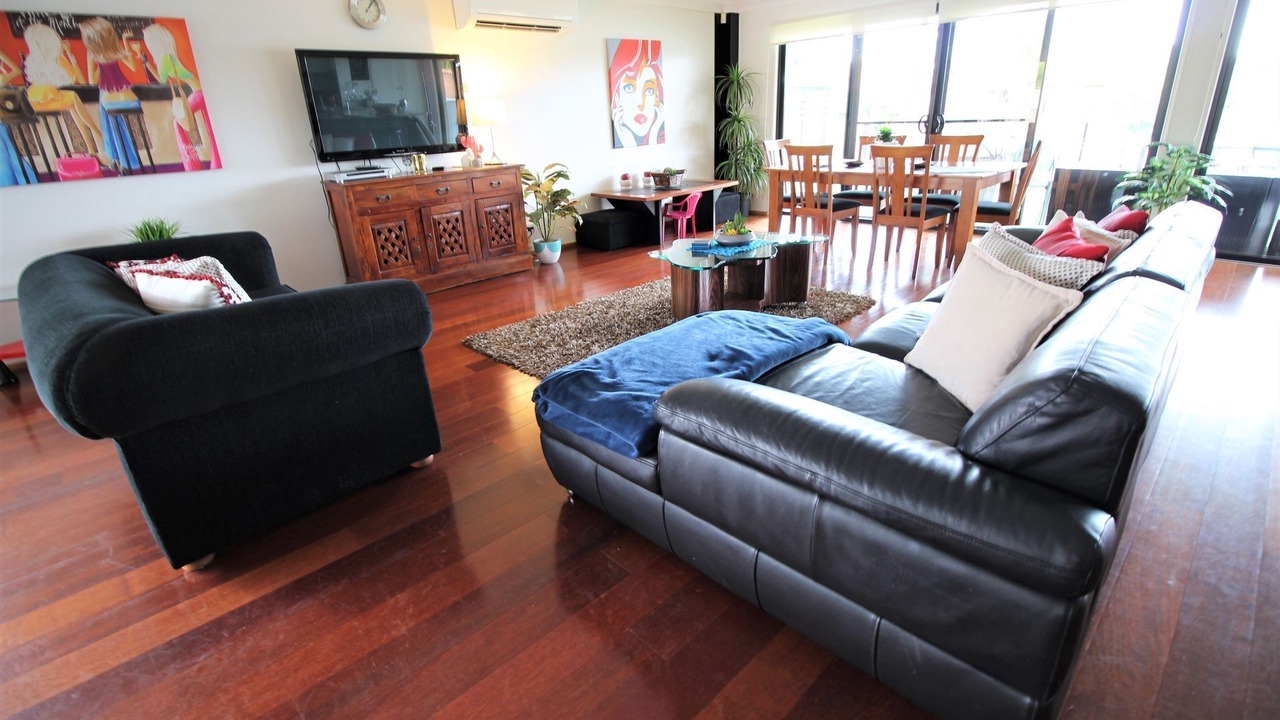 Photo of Livingroom in Broadbeach Waters