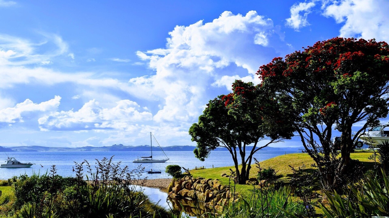 Photo of Others in Russell