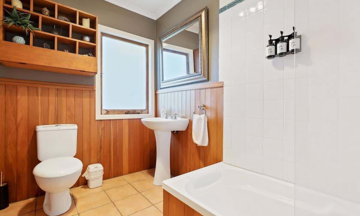Photo of Bathroom in Lynmore