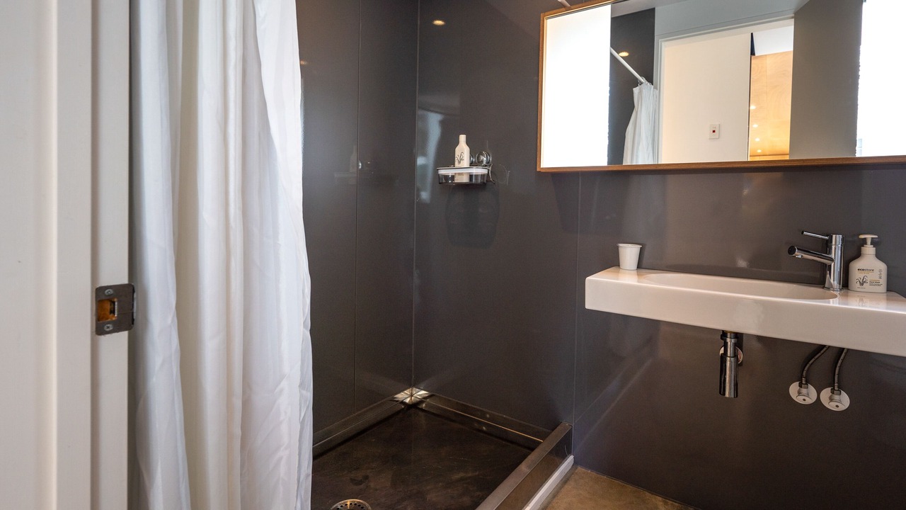 Photo of Bathroom in Onetangi