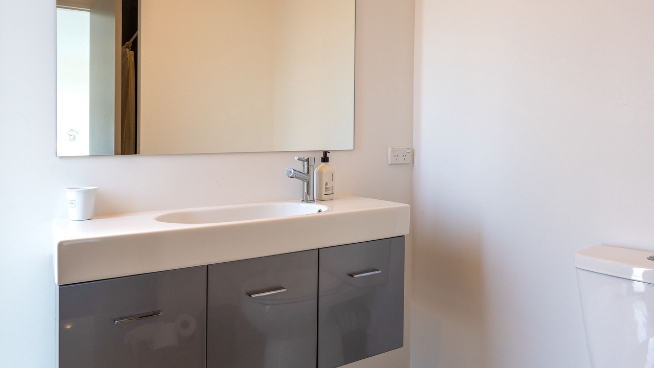 Photo of Bathroom in Onetangi