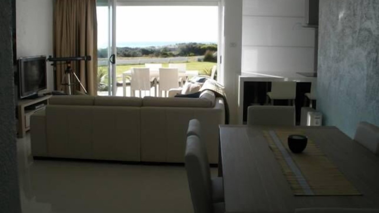 Photo of Livingroom in Semaphore Park