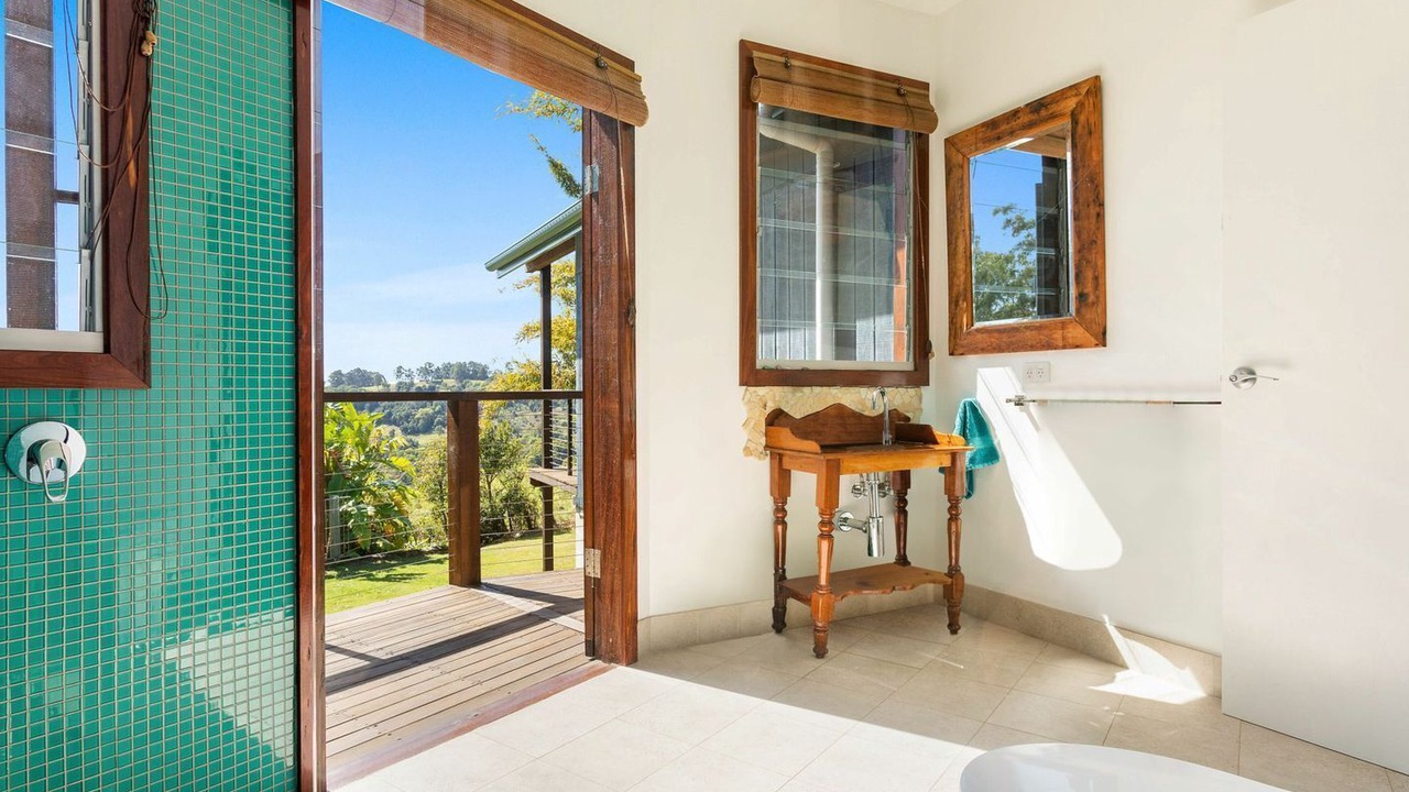 Photo of Bathroom in Main Arm