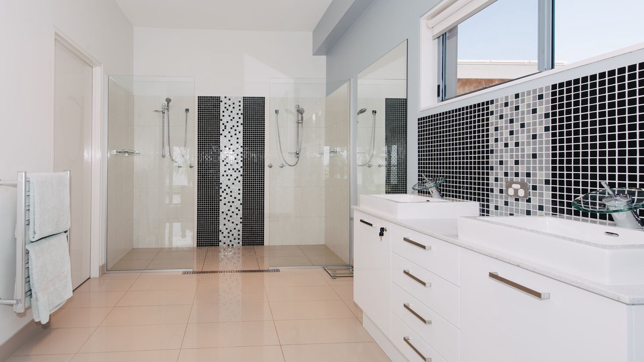 Photo of Bathroom in Yarrawonga
