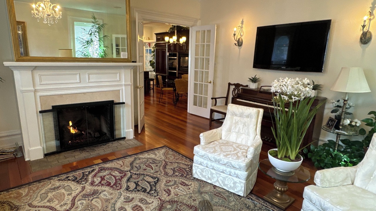Photo of Livingroom in Saratoga Springs