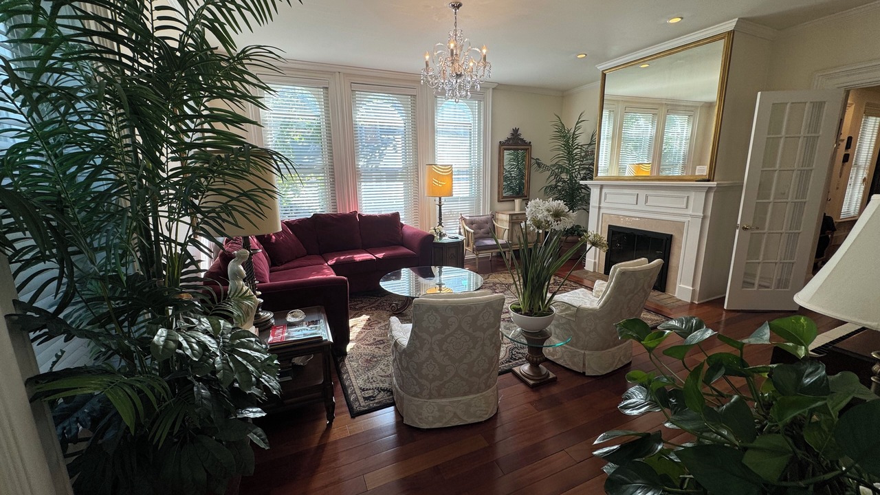 Photo of Livingroom in Saratoga Springs