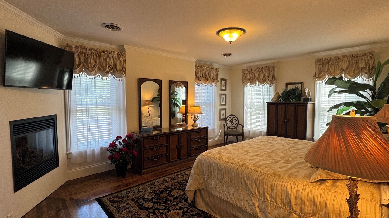 Photo of Bedroom in Saratoga Springs