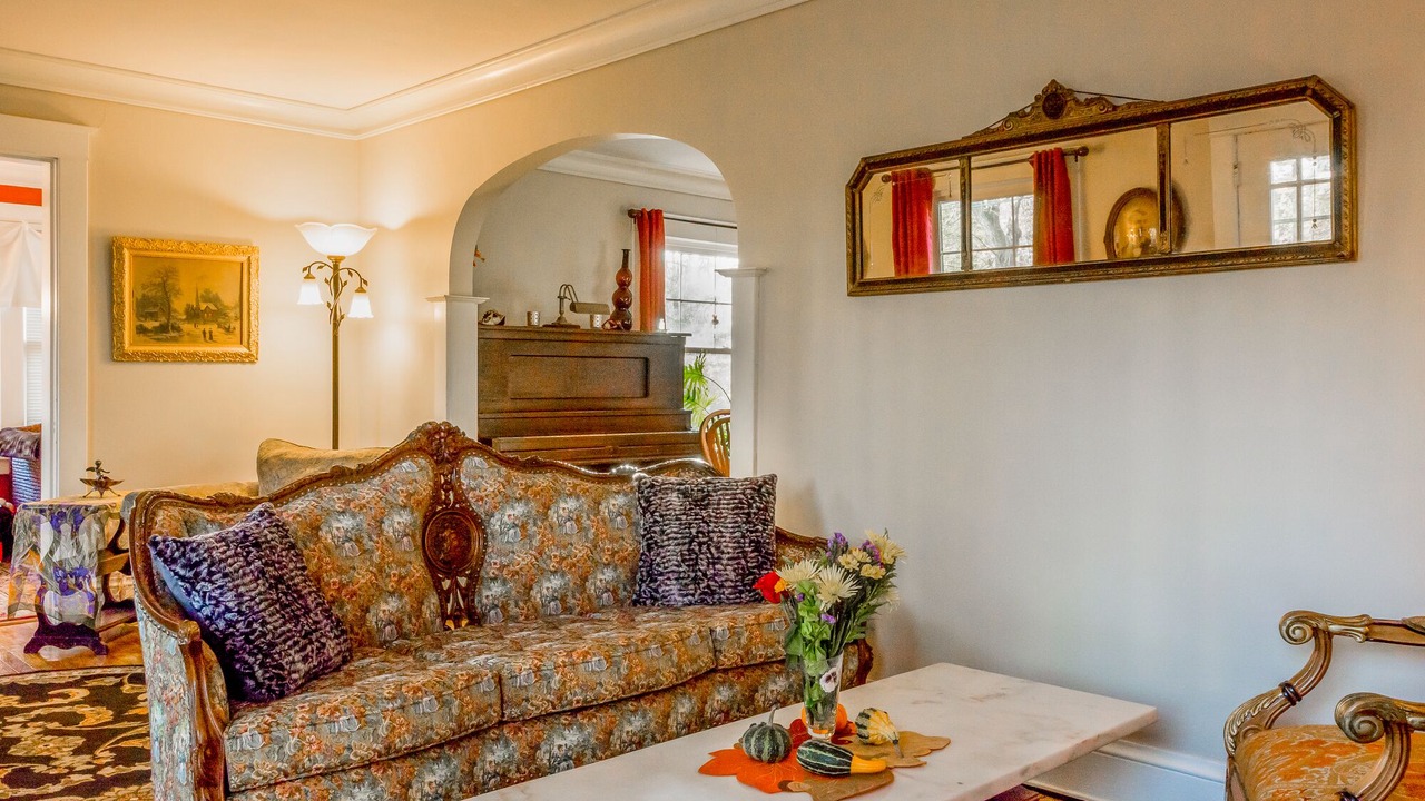 Photo of Livingroom in West Elmira