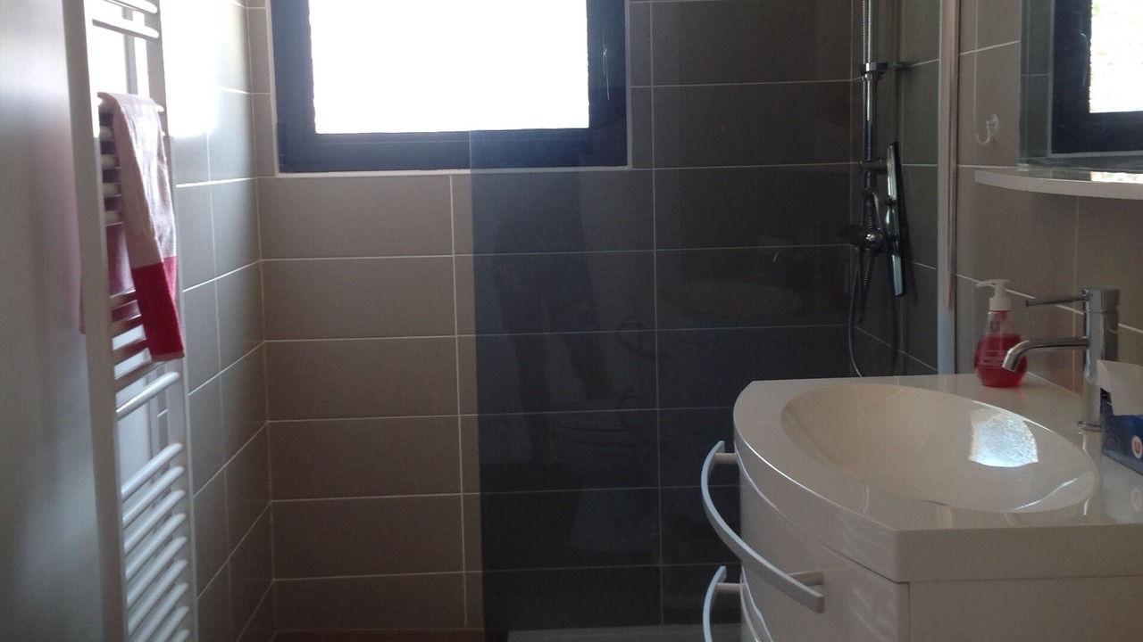 Photo of Bathroom in Saint Alban Auriolles