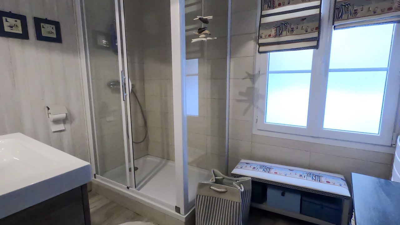 Photo of Bathroom in Trouville-sur-Mer