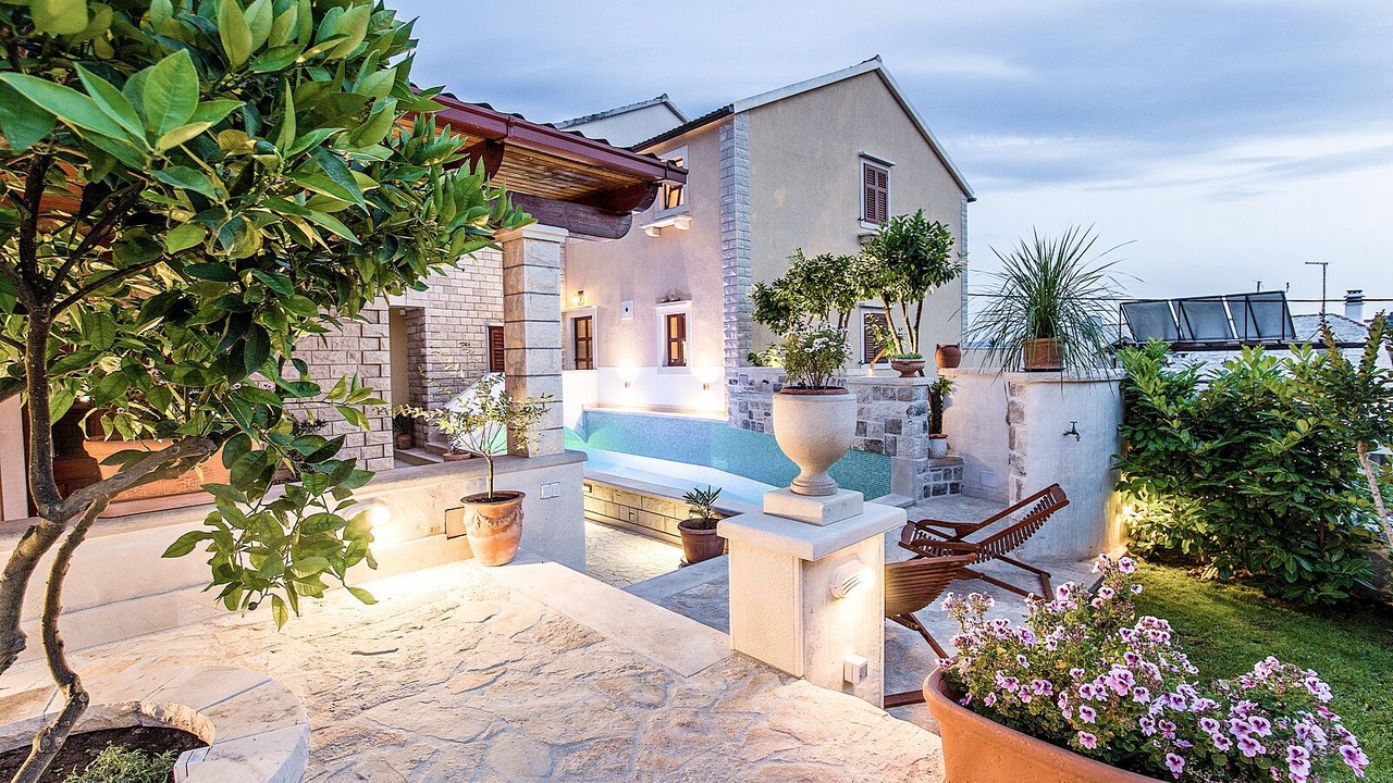 Photo of Patio Balcony in Sumartin