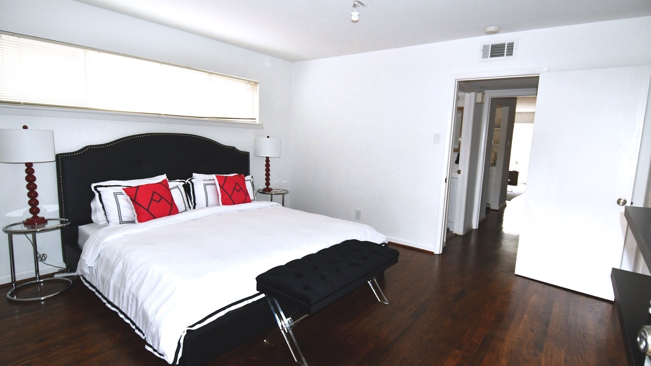 Photo of Bedroom in Oak Lawn