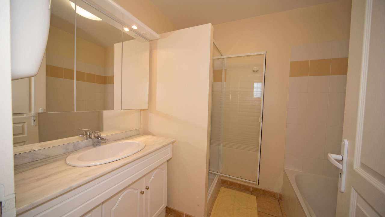 Photo of Bathroom in Prades-sur-Vernazobre