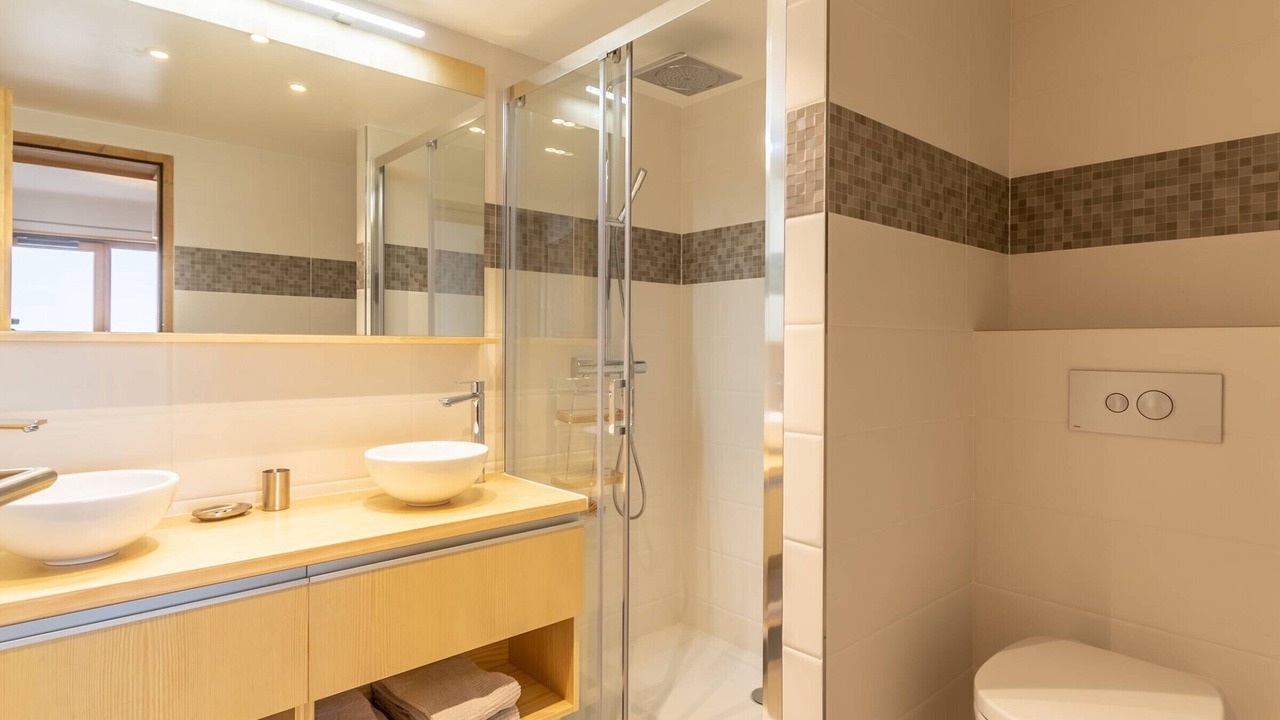 Photo of Bathroom in Arc-1800